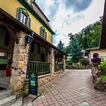 Lovecky Zamecek 3* Buchlovice