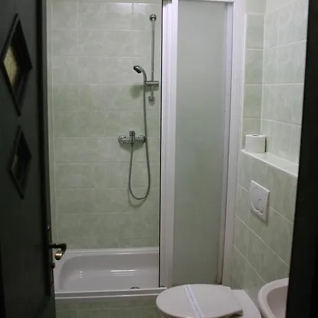 Lovecký Zámeček 3*