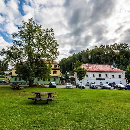 Hotell Lovecky Zamecek Buchlovice