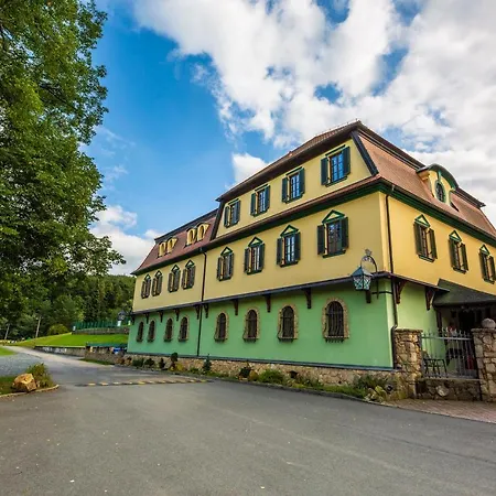 Lovecký Zámeček Hotel Buchlovice
