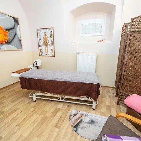 Lovecky Zamecek 3* Buchlovice