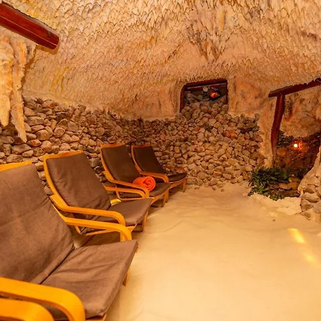 Lovecký Zámeček Hotel 3*