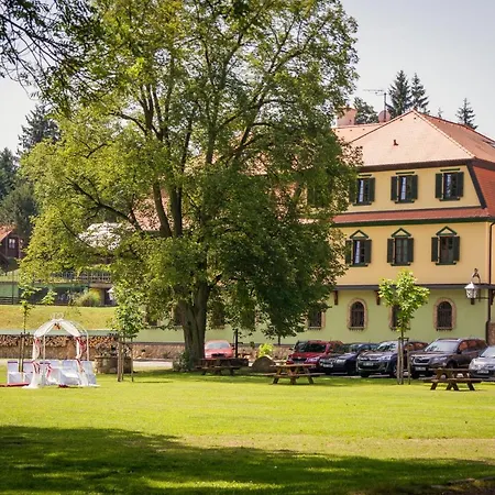 Lovecký Zámeček Hotel